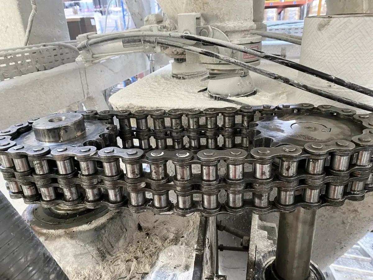 Transmission par chaîne double sur pignons, machine de production