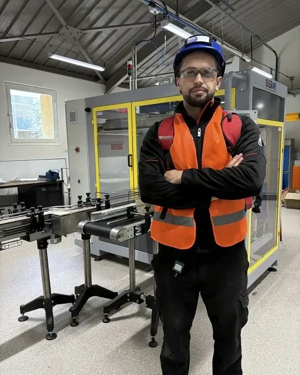 Dorian Olsak, responsable technique de Seven Électro-Méca